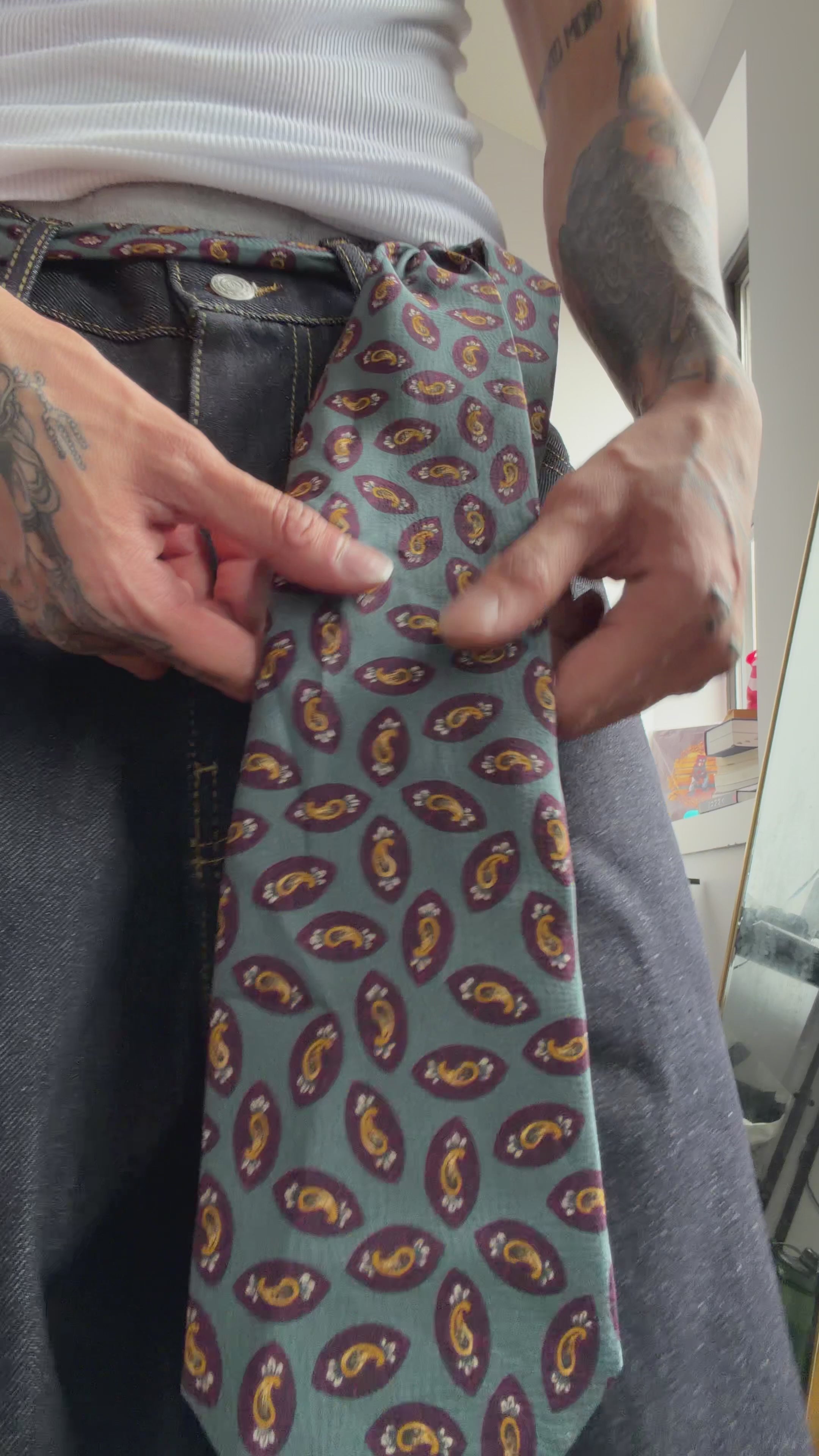 Tie 02
